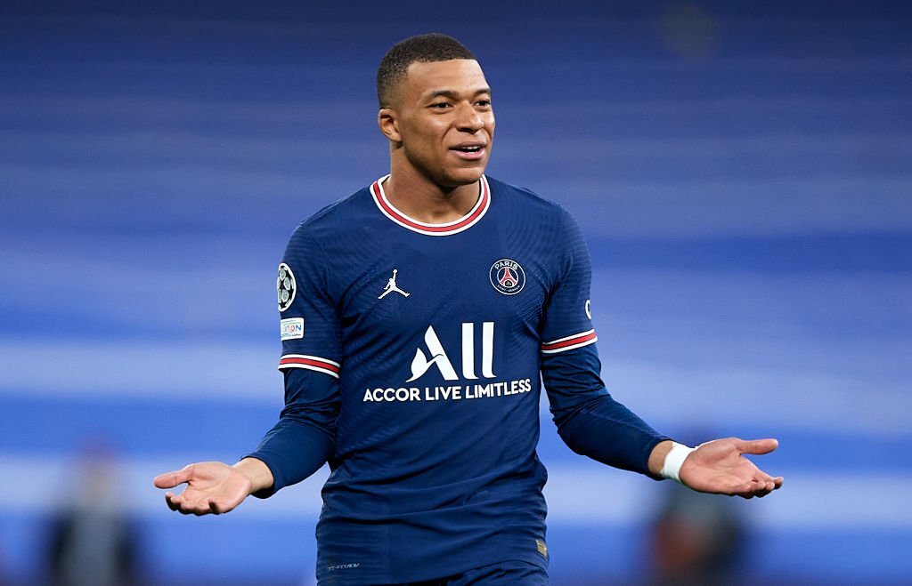 Mbappe “úp mở” về tương lai trong hè này